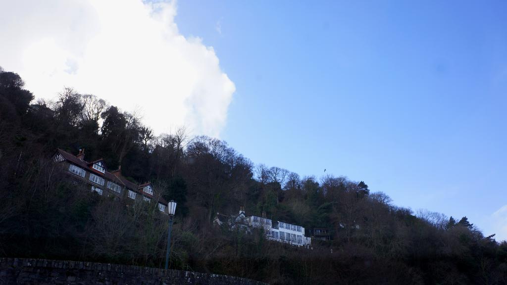 The Lyn Valley Guest House リントン 部屋 写真