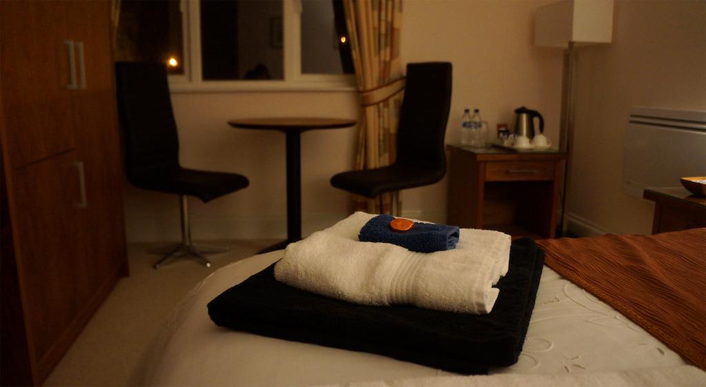 The Lyn Valley Guest House リントン 部屋 写真
